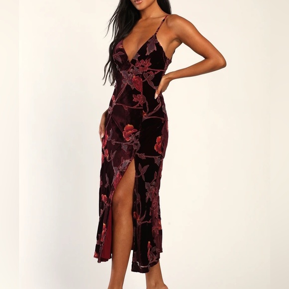 Lulu’s Burgundy Floral Velvet Burnout Fall Wedding Guest Dress - Picture 4 of 6